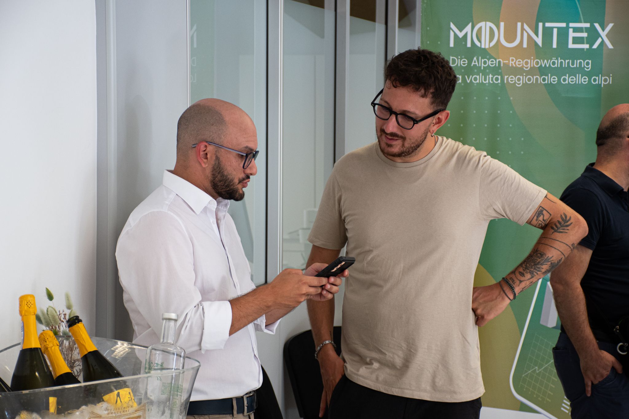 Leandro Capasso a un aperitivo di networking Mountex