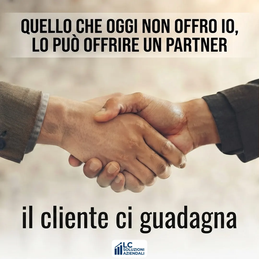 Stretta di mano con la scritta: quello che oggi non offro io, lo può offrire un partner, il cliente ci guadagna
